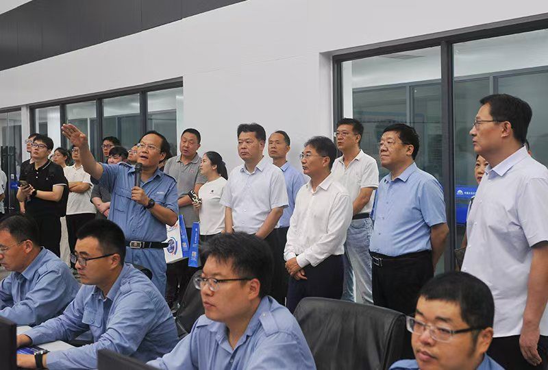 河南省制造业数字化转型城市行观摩组走进尊龙凯时人生就是搏